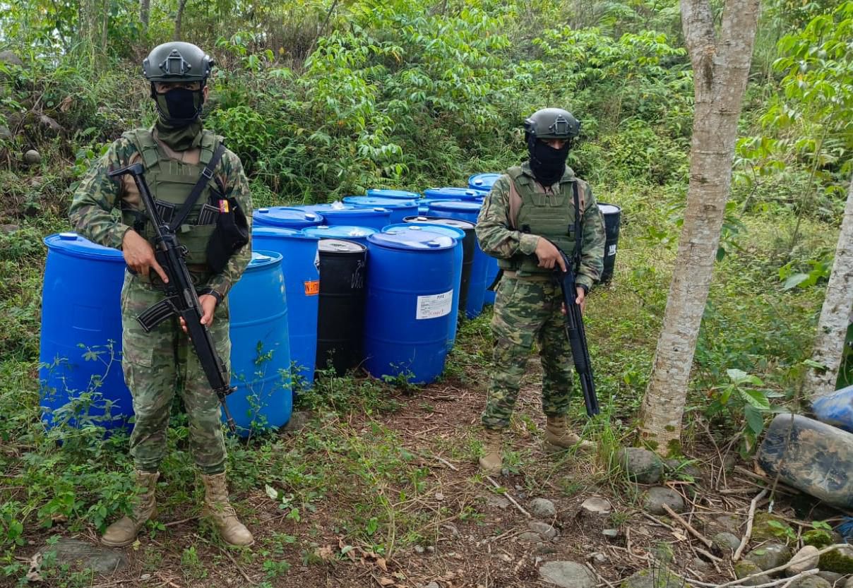 Las FF.AA. decomisan 4.165 galones de combustible en Sucumbíos