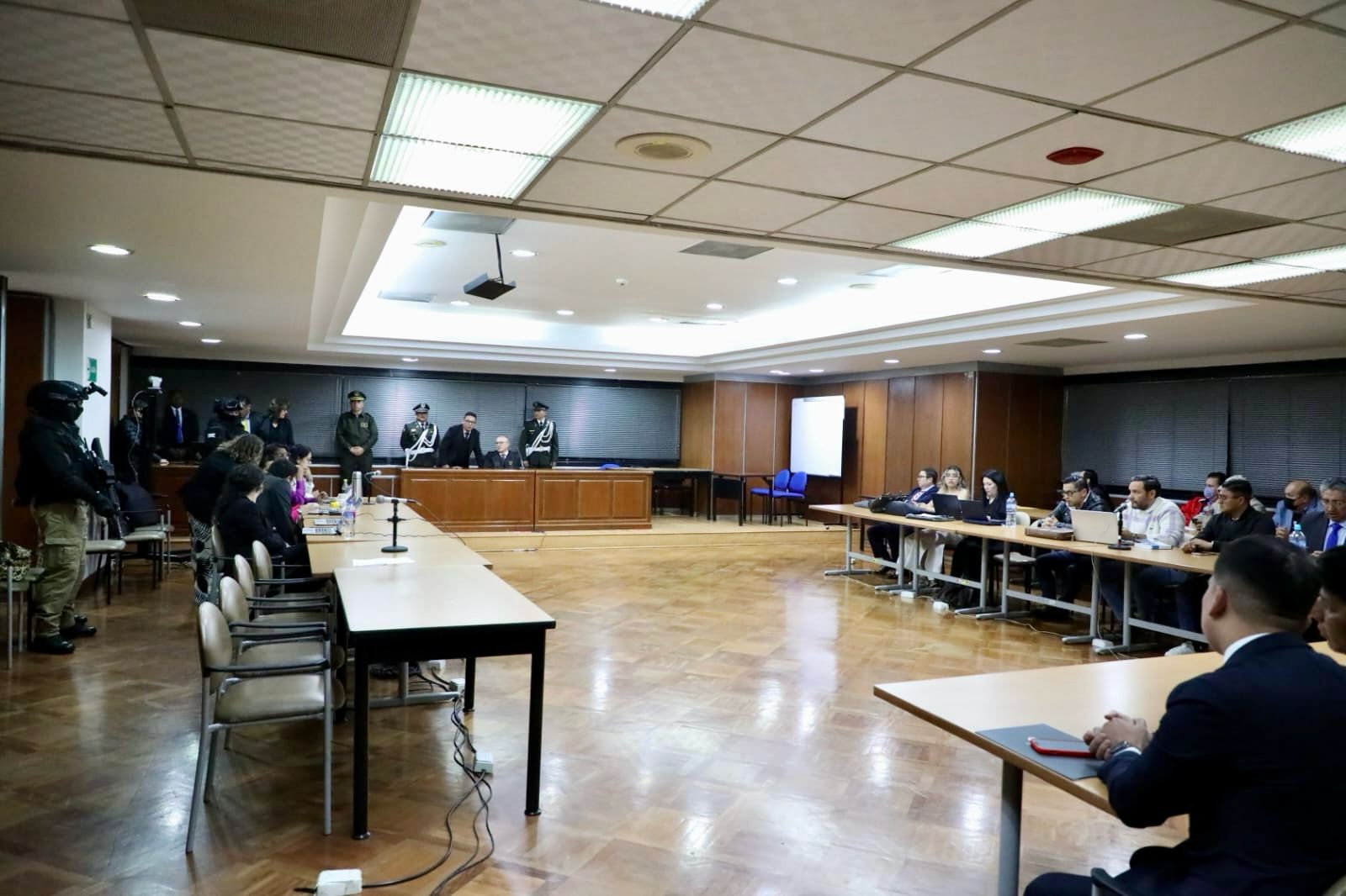 Caso Purga: Juez dicta prisión preventiva contra 9 personas, medidas alternativas para otras dos y arresto domiciliario para uno