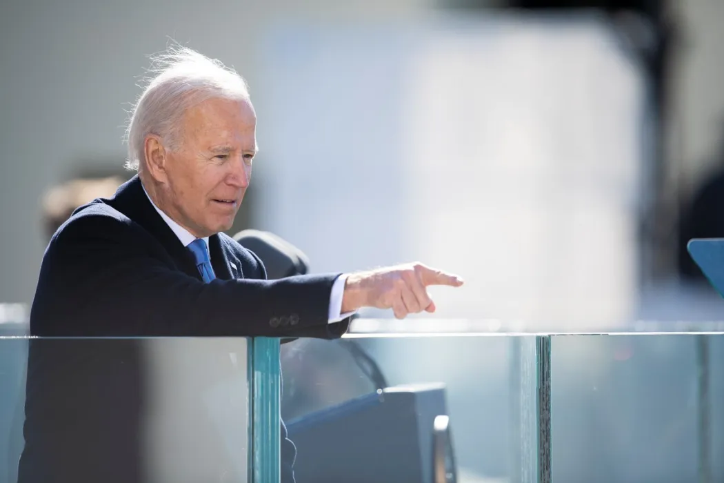 La administración de Biden demanda a Apple por crear un «monopolio» en el mercado de la telefonía