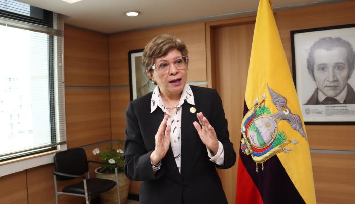 Gobierno de Noboa prevé ahorrar $ 200 millones anuales tras poner «punto final a los sueldos dorados»