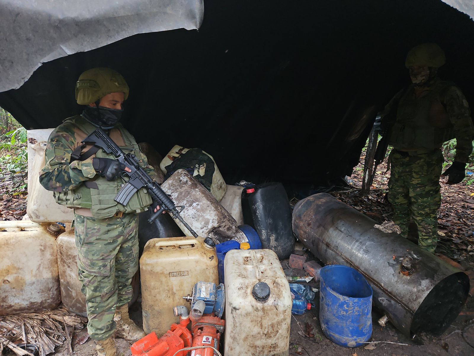 Las FF.AA. localizan y destruyen un laboratorio de procesamiento de droga en Sucumbíos