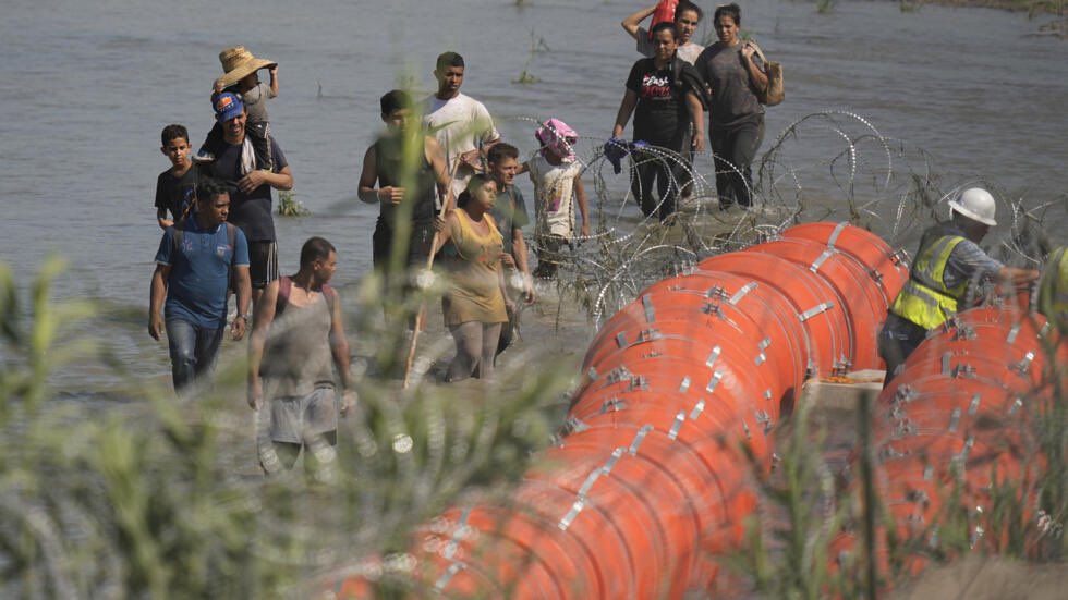 Tribunal Supremo de Estados Unidos da vía libre a Texas para detener y expulsar a migrantes