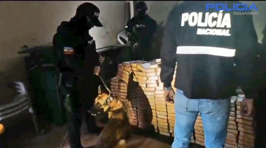 La Policía da otro duro golpe al narcotráfico: incauta dos toneladas de droga en Guayas