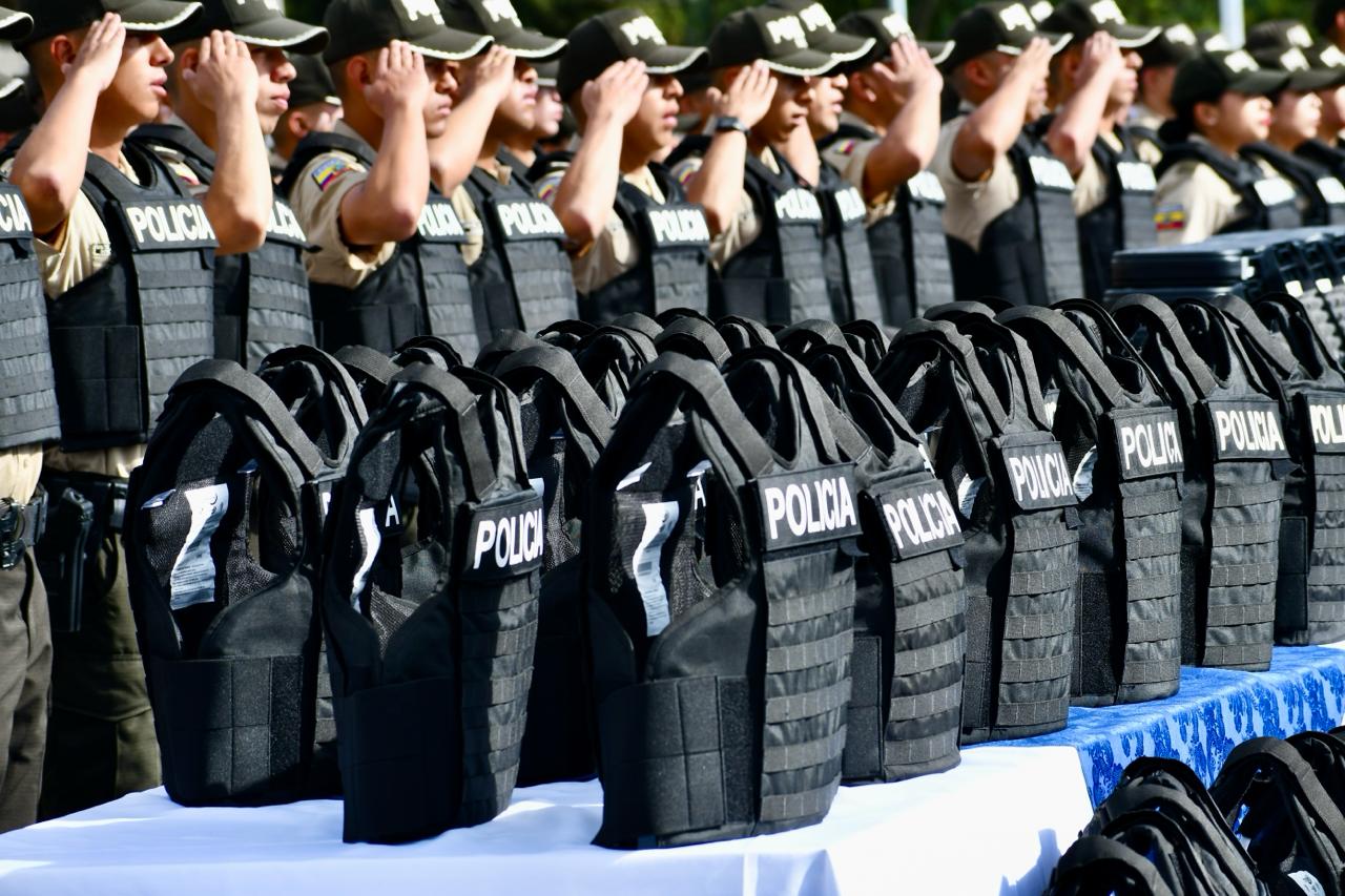 Gobierno de Ecuador entrega más equipamiento a la Policía Nacional