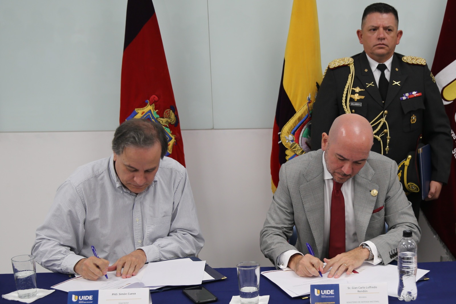 Universidad dona un polígono virtual de tiro e implementos informáticos para entrenamiento a las FF.AA.