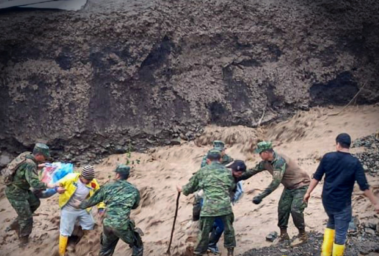Aluvión en Alausí deja una mujer desaparecida, heridos, casas destruidas y viviendas afectadas