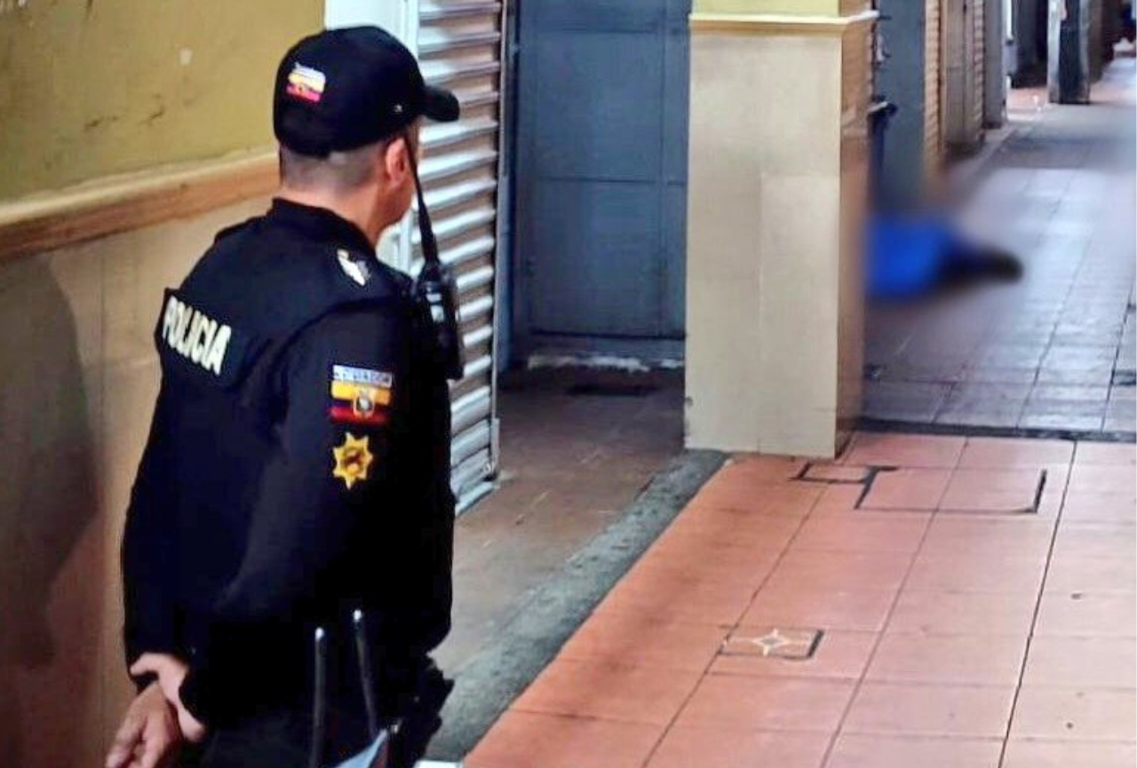 Un delincuente fue abatido por la Policía Nacional cuando intentaba asaltar en la Bahía de Guayaquil