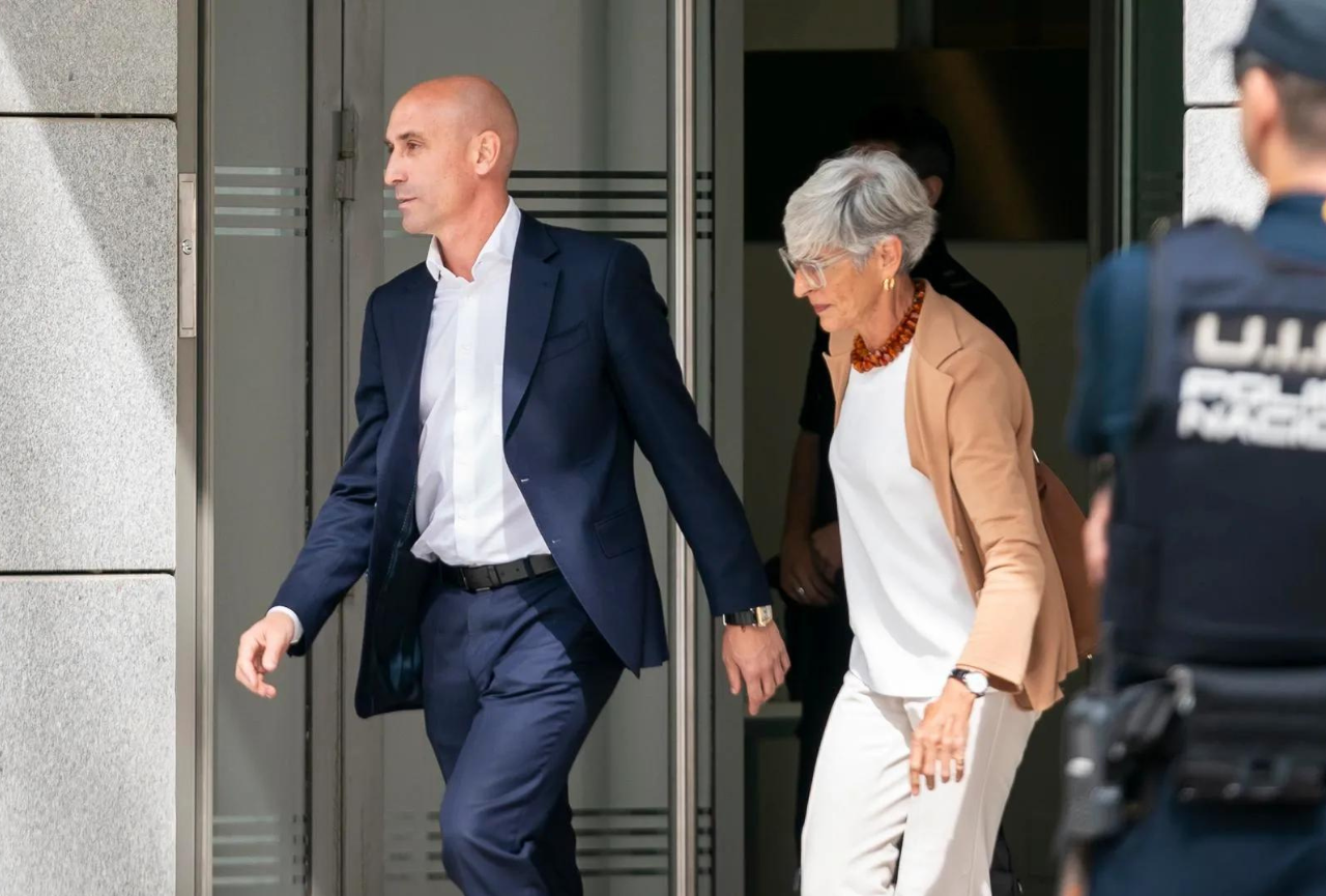 El expresidente de la Real Federación Española de Fútbol queda en libertad tras ser detenido por presunta corrupción