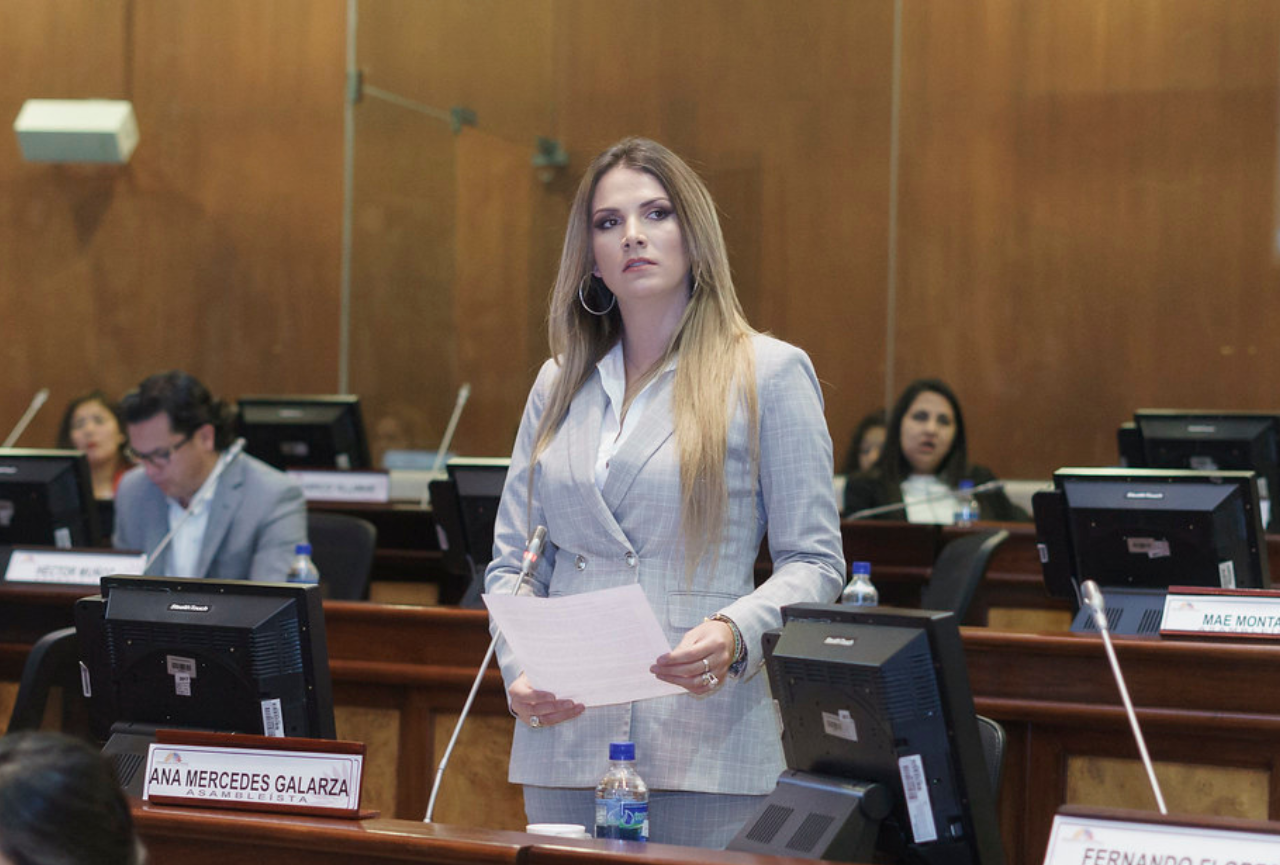 Asambleísta de ADN respaldan a Daniel Noboa para demandar a Ana Galarza por calumnias