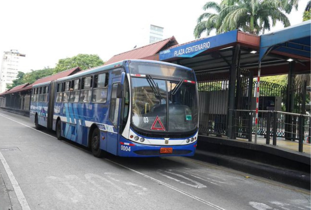 El alcalde de Guayaquil anuncia que a partir de octubre subirá el pasaje de la Metrovía a $ 0,45 centavos