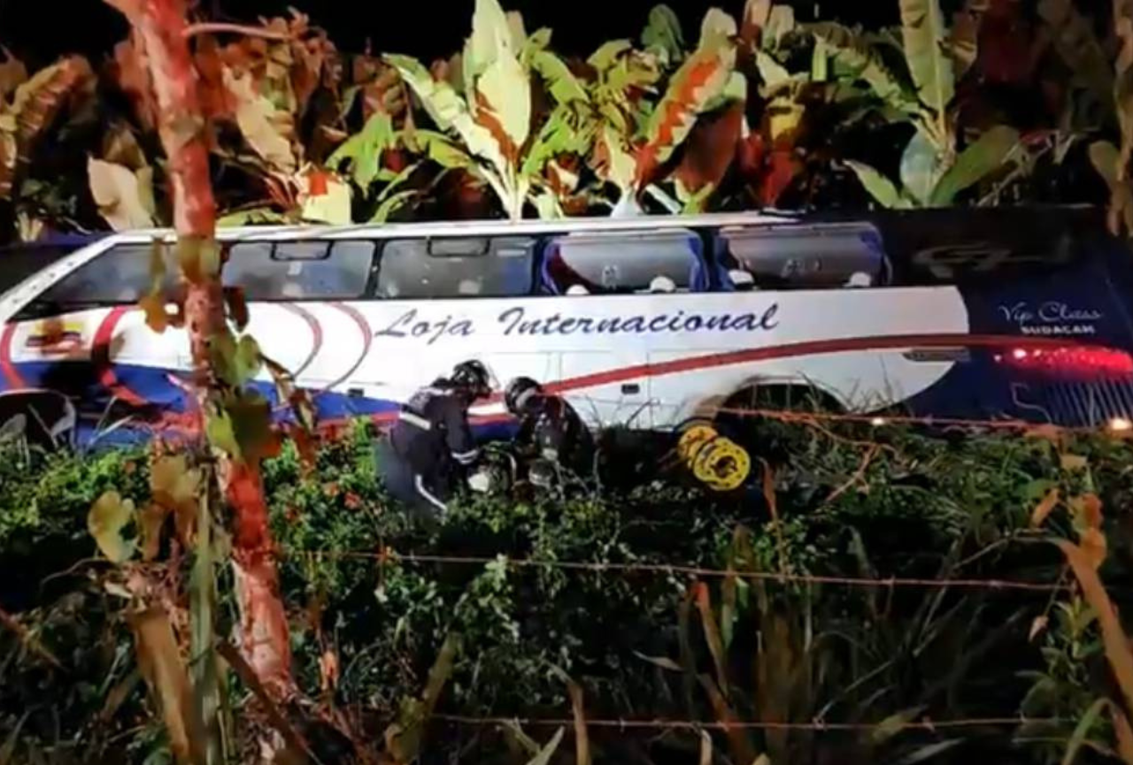 Tragedia vial en Machala: Un bus de la cooperativa Loja se accidenta dejando 5 muertos y más de 20 heridos