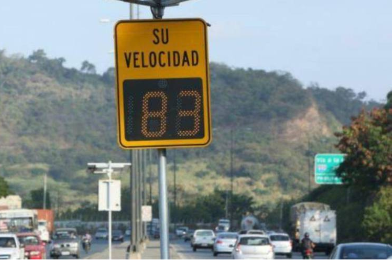La Comisión de Tránsito del Ecuador suspende registro de multas de 39 radares en el país por irregularidades