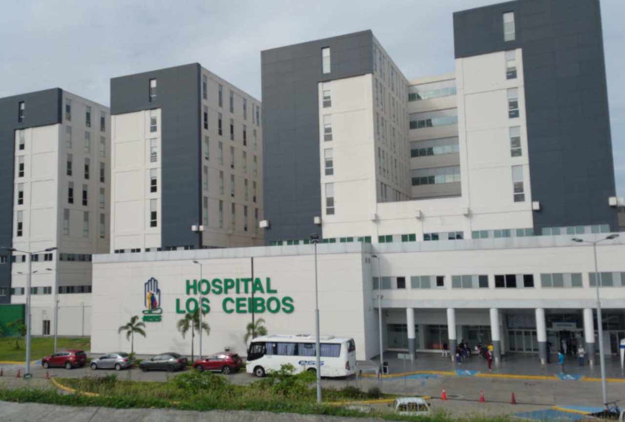 Tiroteo frente al Hospital del IESS en Los Ceibos, norte de Guayaquil