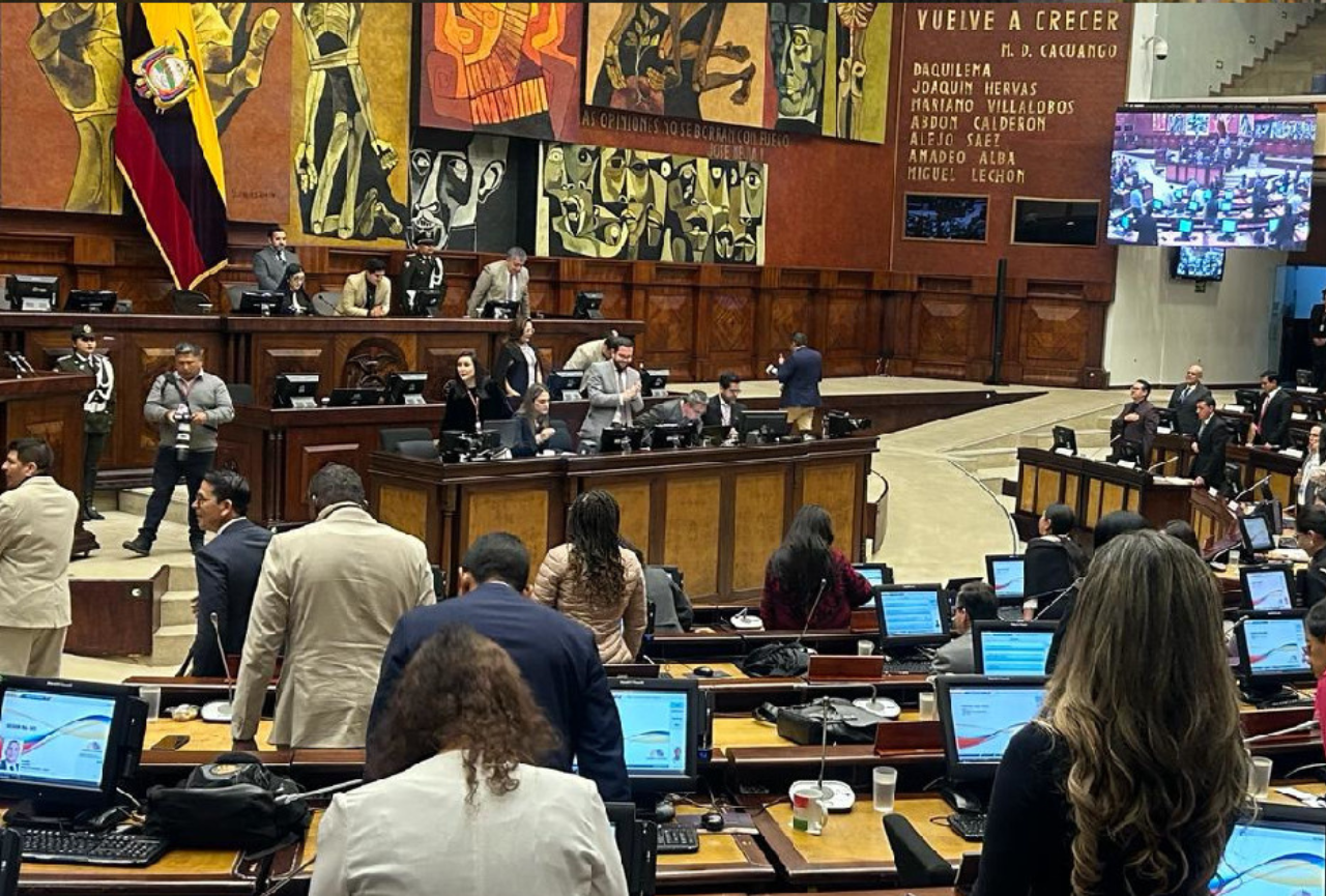 La Asamblea aprueba resolución que rechaza y condena declaraciones del presidente Noboa en The New Yorker