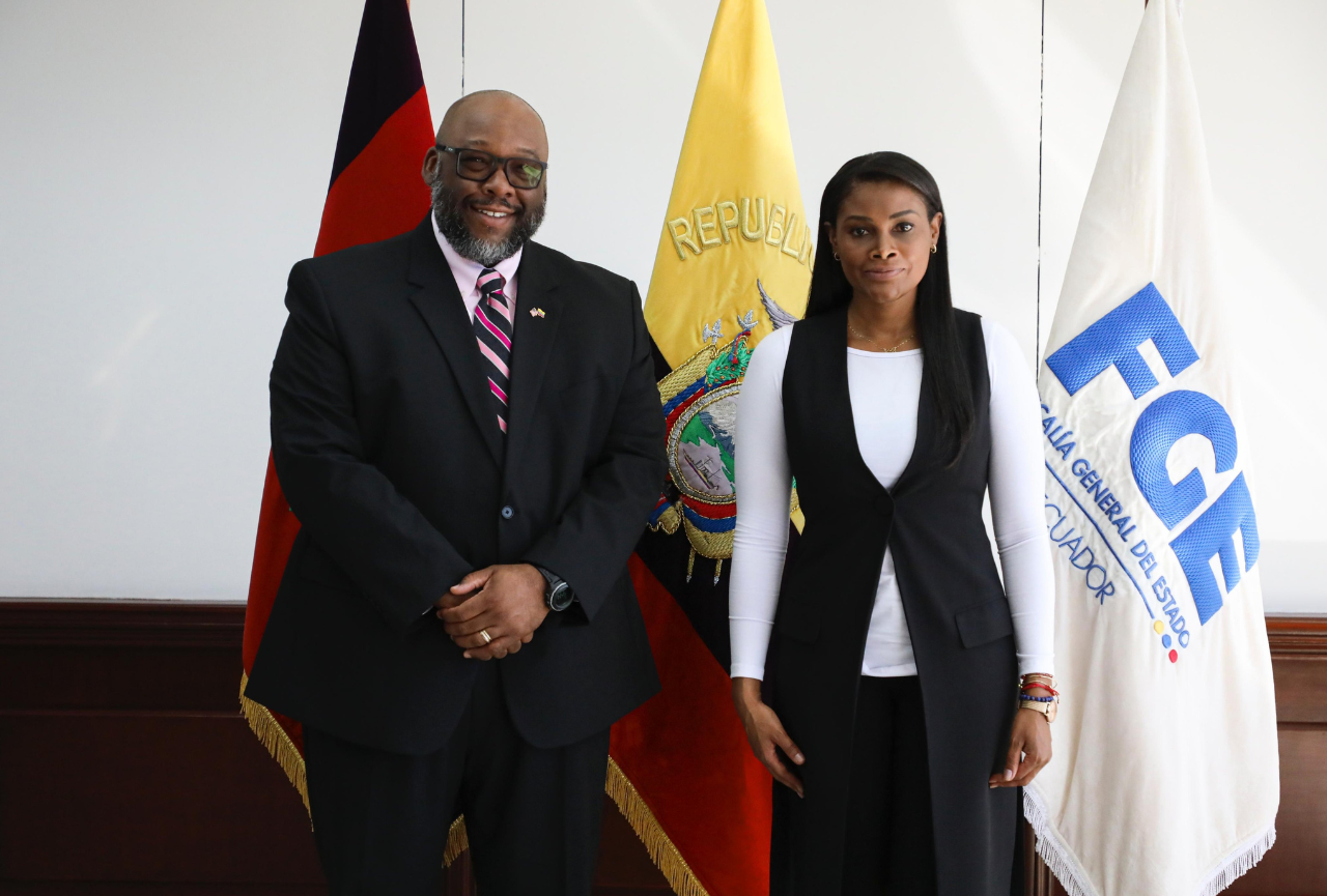Embajador de Estados Unidos en Ecuador se reúne con Diana Salazar para fortalecer la Fiscalía