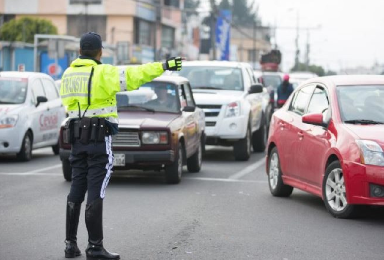 Capturan a cinco agentes de tránsito por supuestos vínculos con Los Choneros