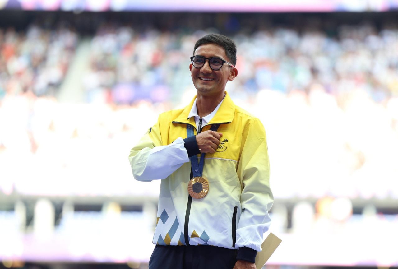 El ecuatoriano Daniel Pintado recibe su medalla de oro en los JJ.OO. París 2024, tras ganar los 20 km marcha