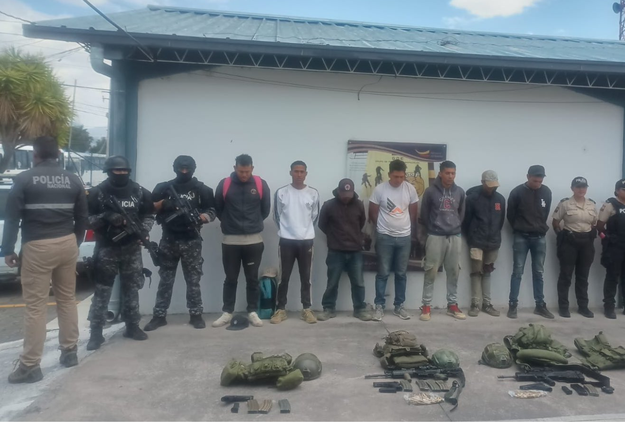 Cuatro presuntos militares, entre los 14 detenidos por minería ilegal en Imbabura
