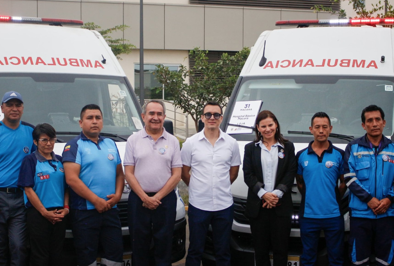 Daniel Noboa entrega 49 ambulancias en Manta: «Estamos avanzando y no vamos a parar»