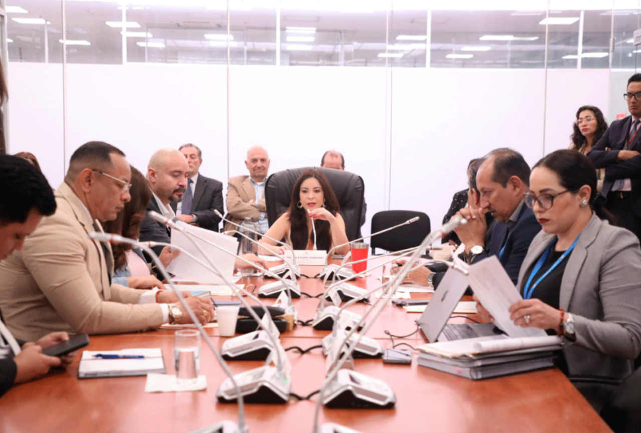 Juez multa a los integrantes de la Comisión de Fiscalización por incumplir fallo sobre juicios políticos