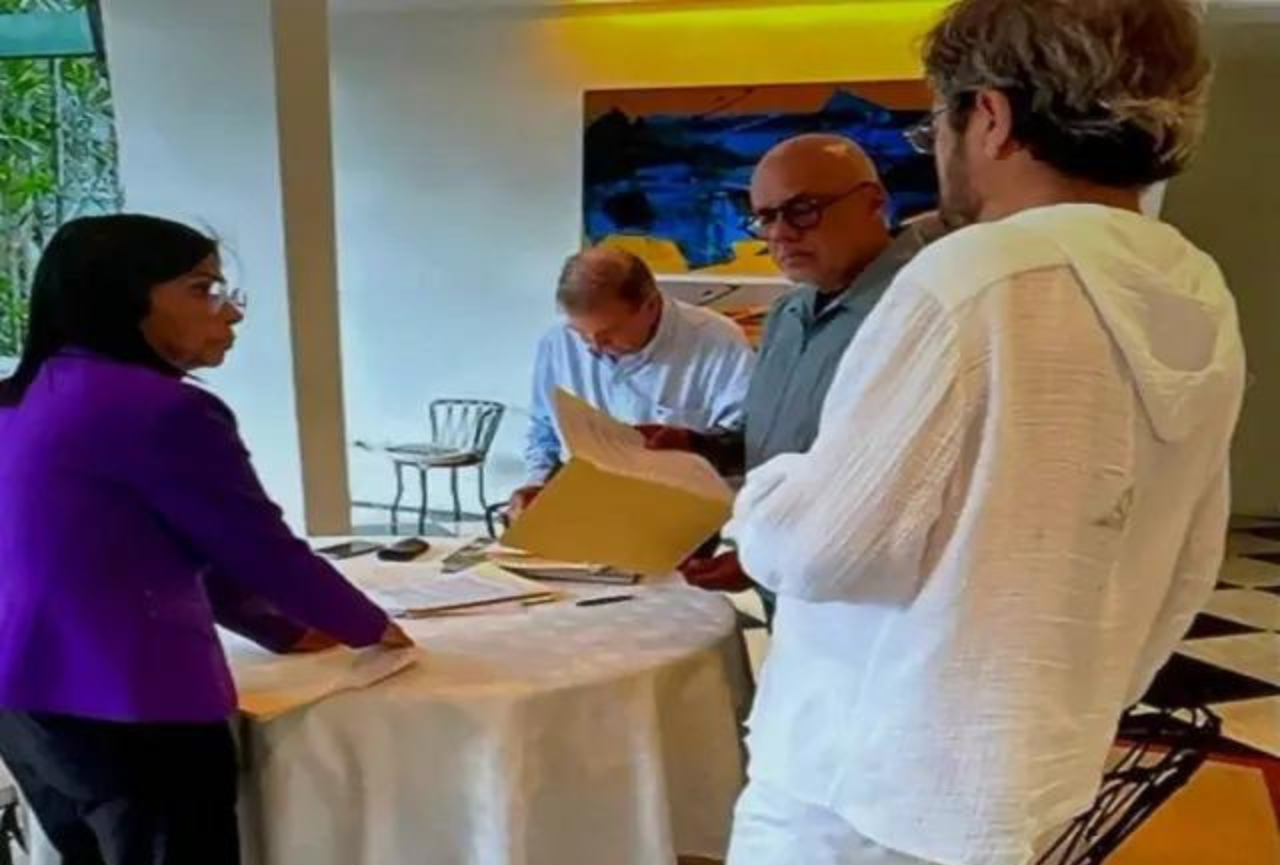 Fiscalía remite a la AN denuncia contra embajador de España en Venezuela por firma de Edmundo González