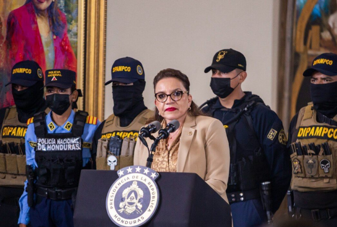 Exigen la dimisión de la presidenta socialista de Honduras, Xiomara Castro, tras los escándalos de narcotráfico