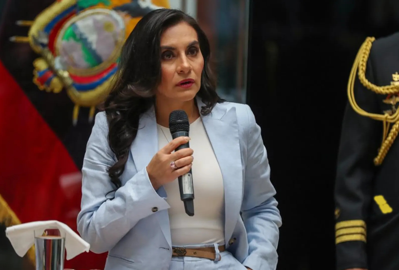 Verónica Abad no puede ser destituida por un sumario administrativo, dice ministra de Trabajo