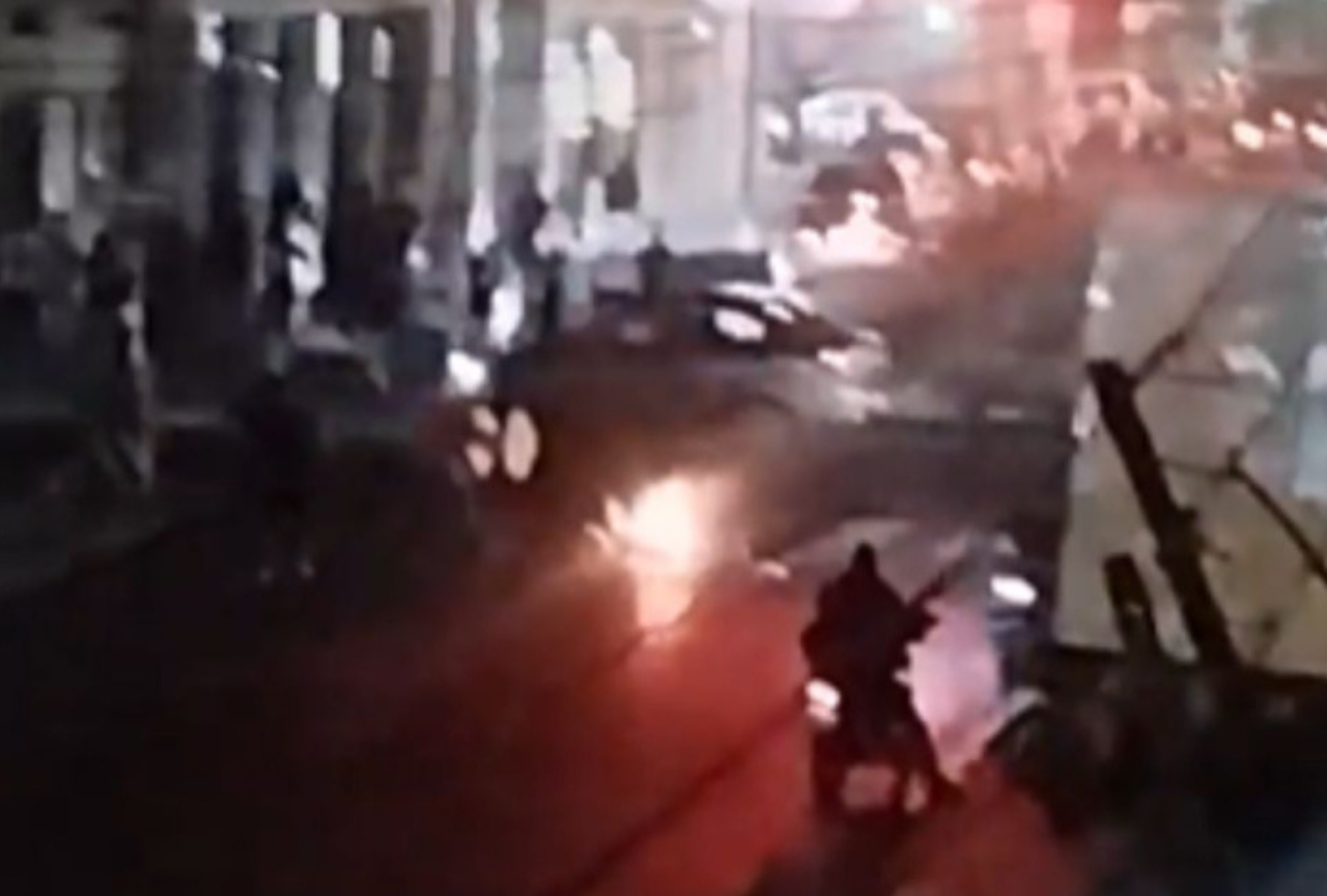 Ataque armado en Guayaquil deja un presunto sicario quemado y cinco personas heridas