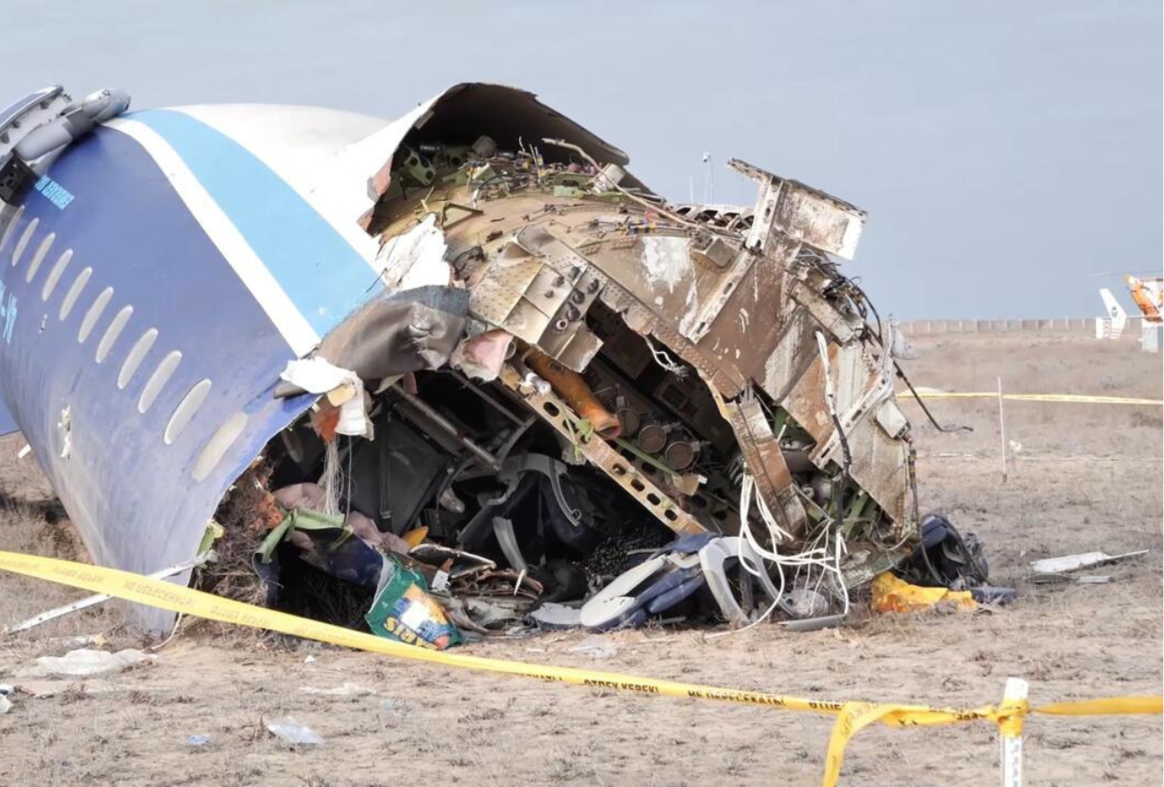 Rusia habría derribado con un misil tierra-aire el avión que se estrelló en Kazajistán, según fuentes del gobierno de Azerbaiyán