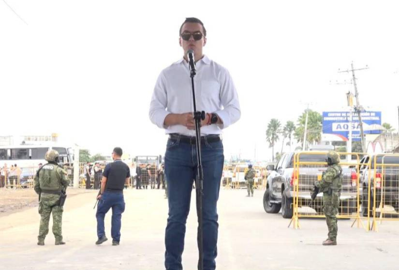 «Anoche querían amedrentarnos poniendo dizque un coche bomba con dinamita»: Presidente Noboa