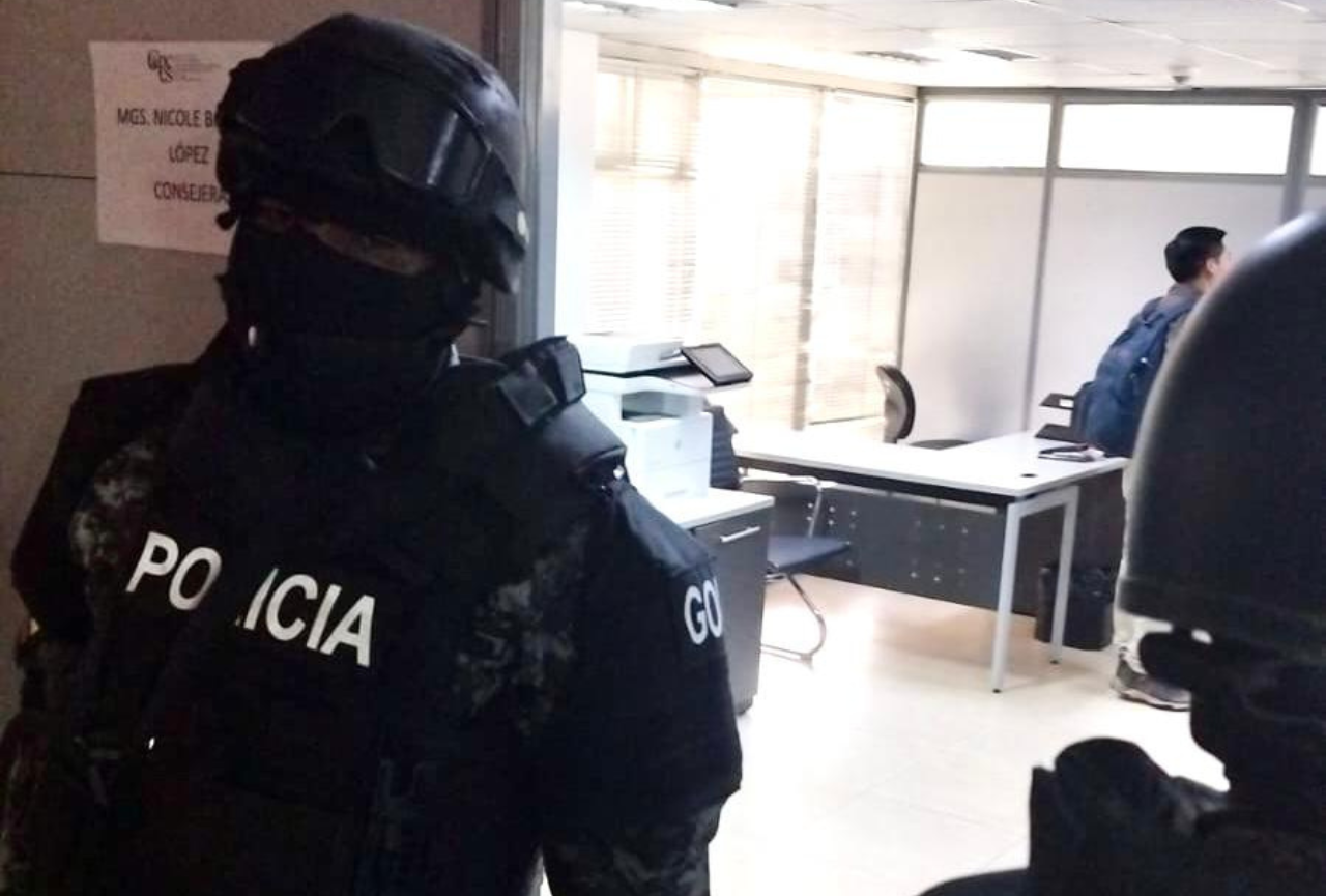 Caso Ligados: Allanan oficinas del CPCCS por presunta usurpación de funciones
