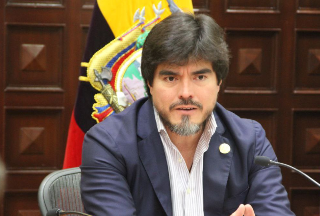 El presidente Noboa no está obligado constitucional ni legalmente a pedir licencia: Ministro de Gobierno
