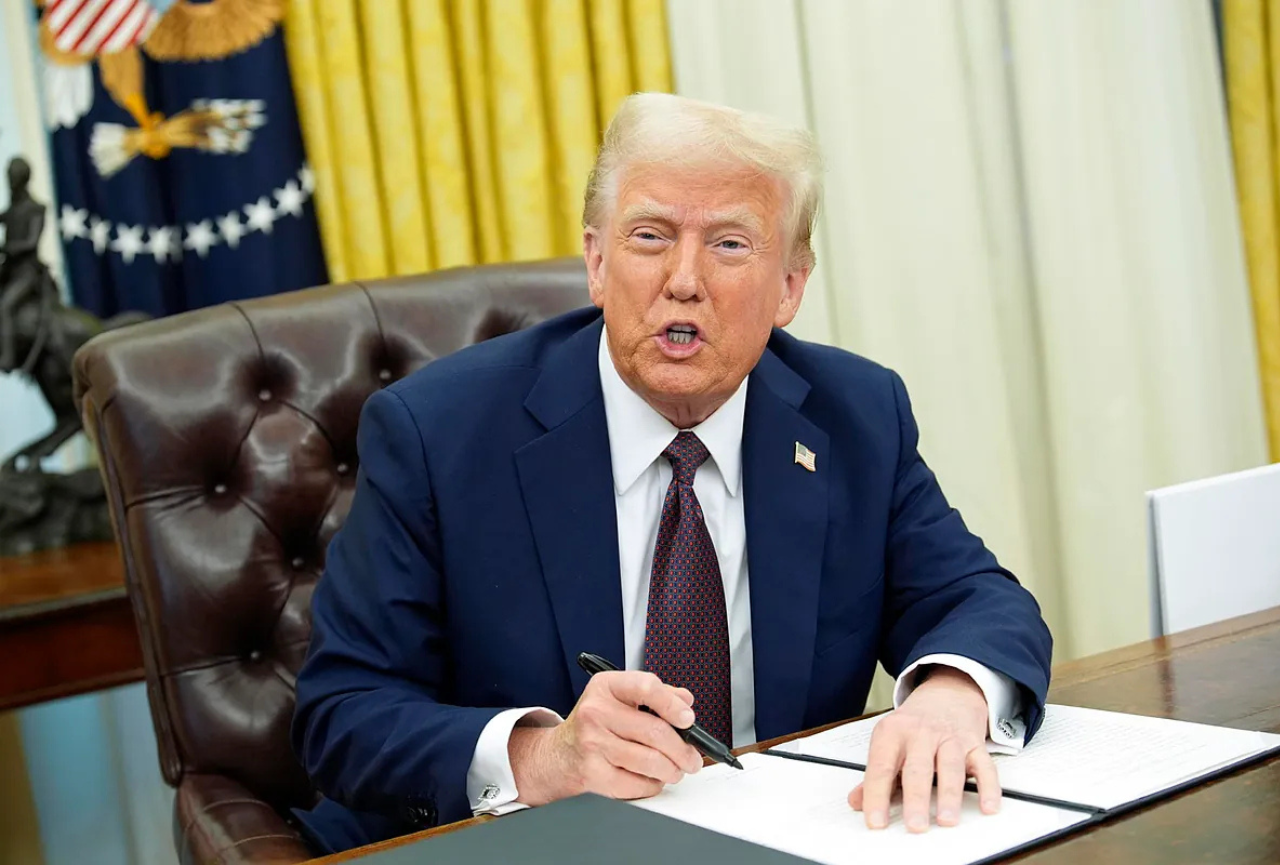 Trump firmó orden ejecutiva para prohibir la «mutilación química y quirúrgica trans» para menores