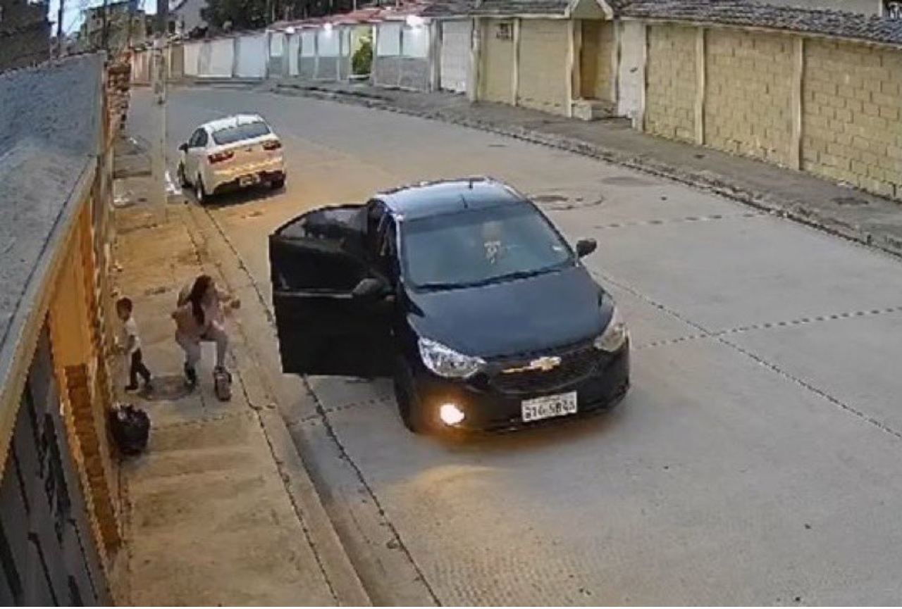 Imagen destacada: Madre finge su propio secuestro y el de su hijo para pedir dinero a su esposo en Guayaquil