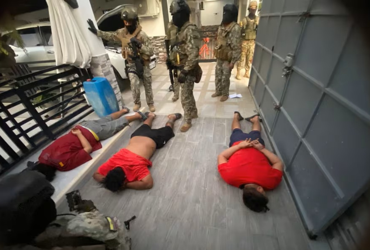 Duro golpe a grupo criminal: objetivo de alto valor y segundo al mando de Los Lobos fue capturado en Manabí