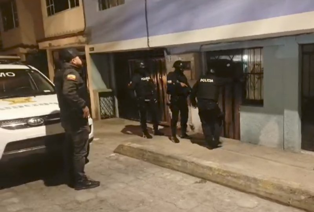 Cinco detenidos, entre ellos dos policías, por supuesta asociación ilícita en la entrega de cadáveres