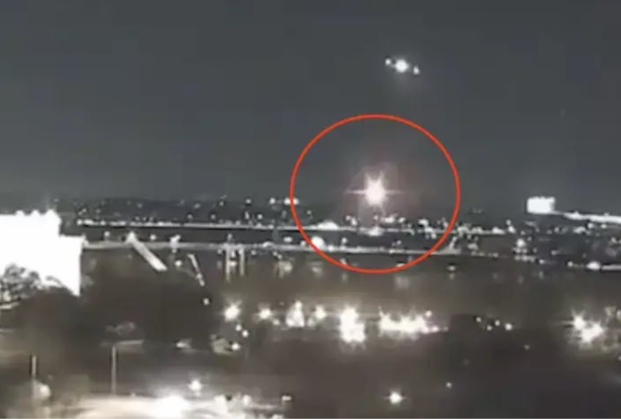 Tragedia aérea EE.UU.: 28 cuerpos recuperados luego de que un avión y un helicóptero se estrellaran