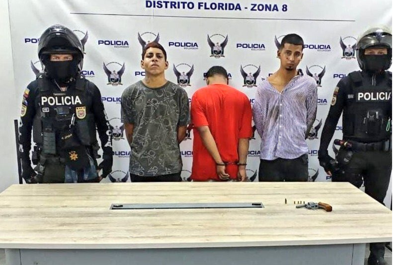 Tres sujetos que intentaron secuestrar a un taxista  fueron detenidos en Guayaquil tras una intensa persecución