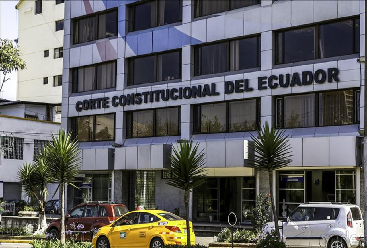 Corte Constitucional declara inconstitucionales a dos decretos presidenciales