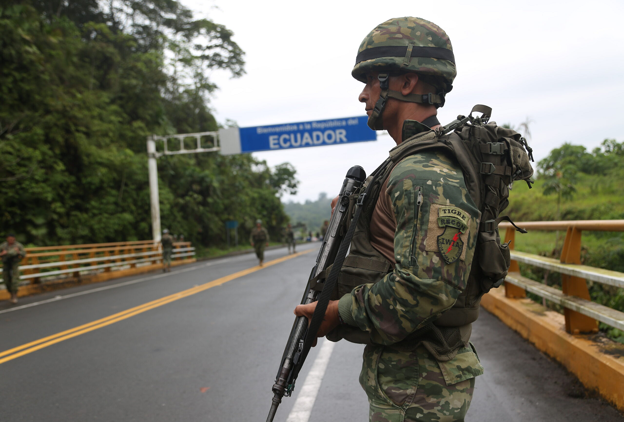 El Presidente Noboa militariza puertos y fronteras de Ecuador