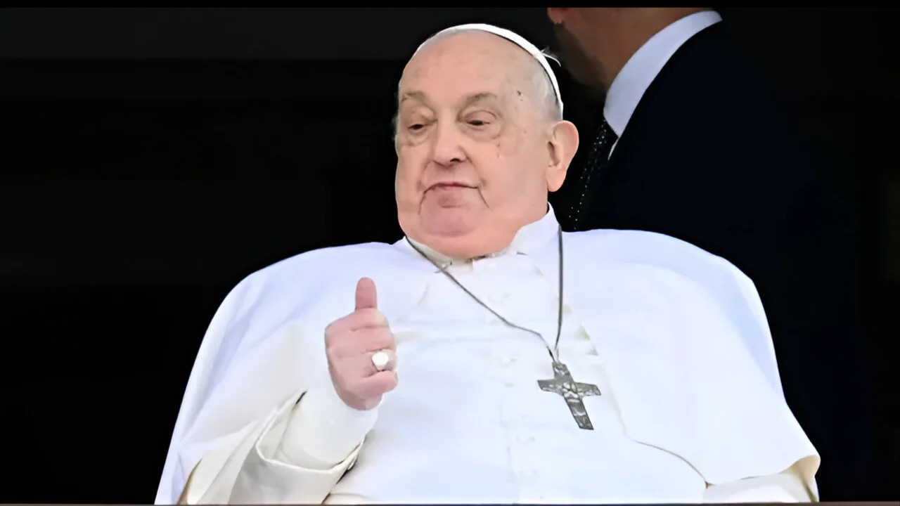 El Papa Francisco reaparece en público tras su hospitalización
