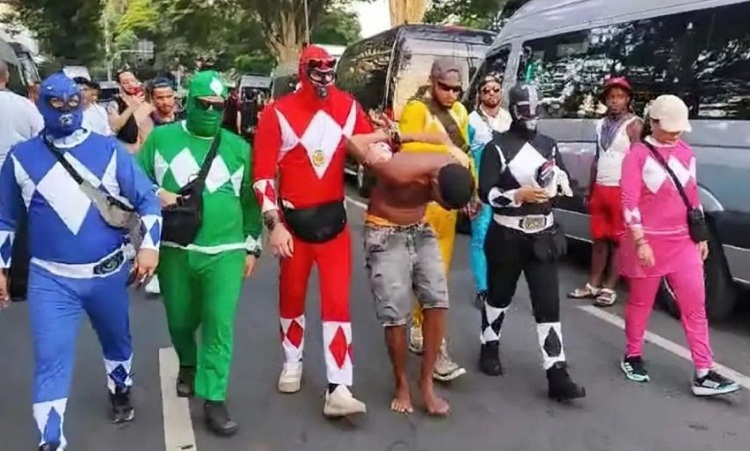 Policías de Brasil se disfrazaron de Power Rangers para atrapar a delincuentes