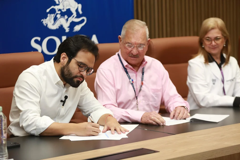 Gobierno firma convenio de pago con Solca para garantizar atenciones