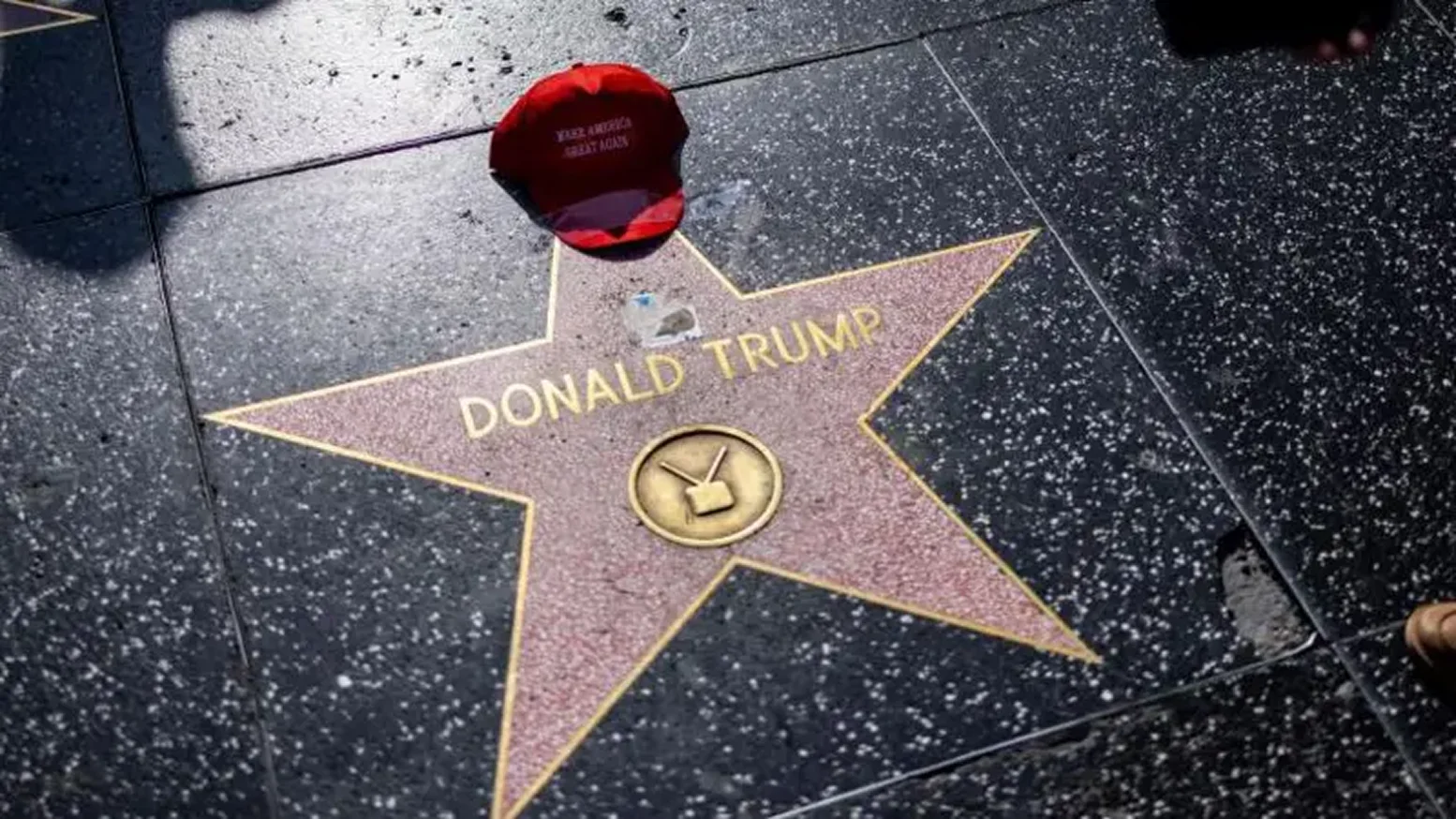 Trump anuncia un arancel del 100% a las películas producidas fuera de EE.UU: