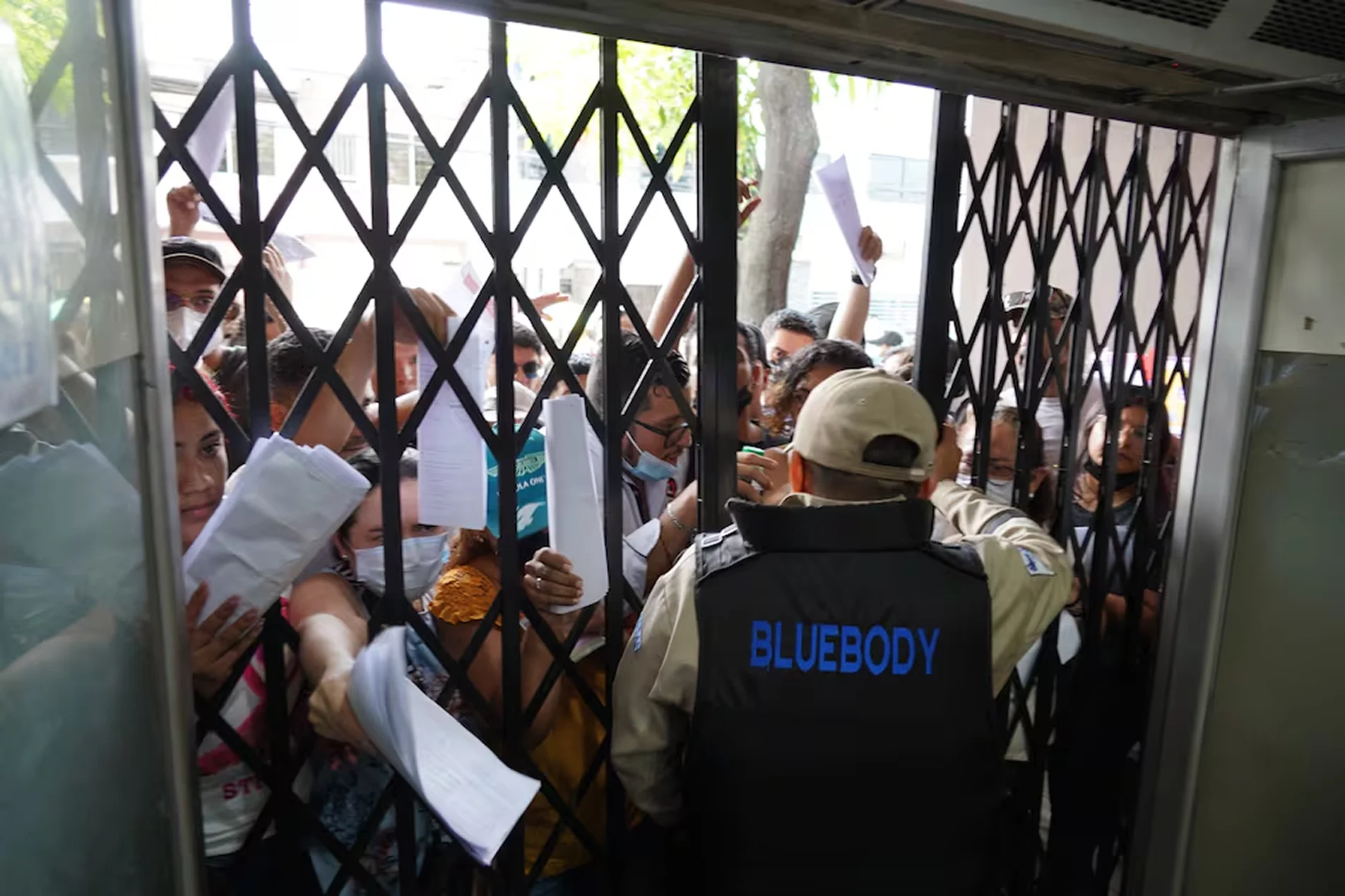 Alta demanda por vacunas en Guayaquil alerta epidemiológica en Ecuador