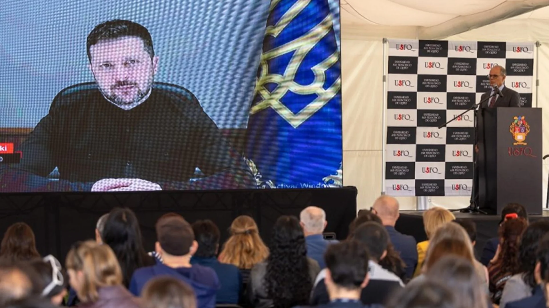 EL PRESIDENTE DE UCRANIA, VOLODÍMIR ZELENSKI, DIALOGÓ CON ESTUDIANTES DE UNIVERSIDADES ECUATORIANAS DESDE LA USFQ