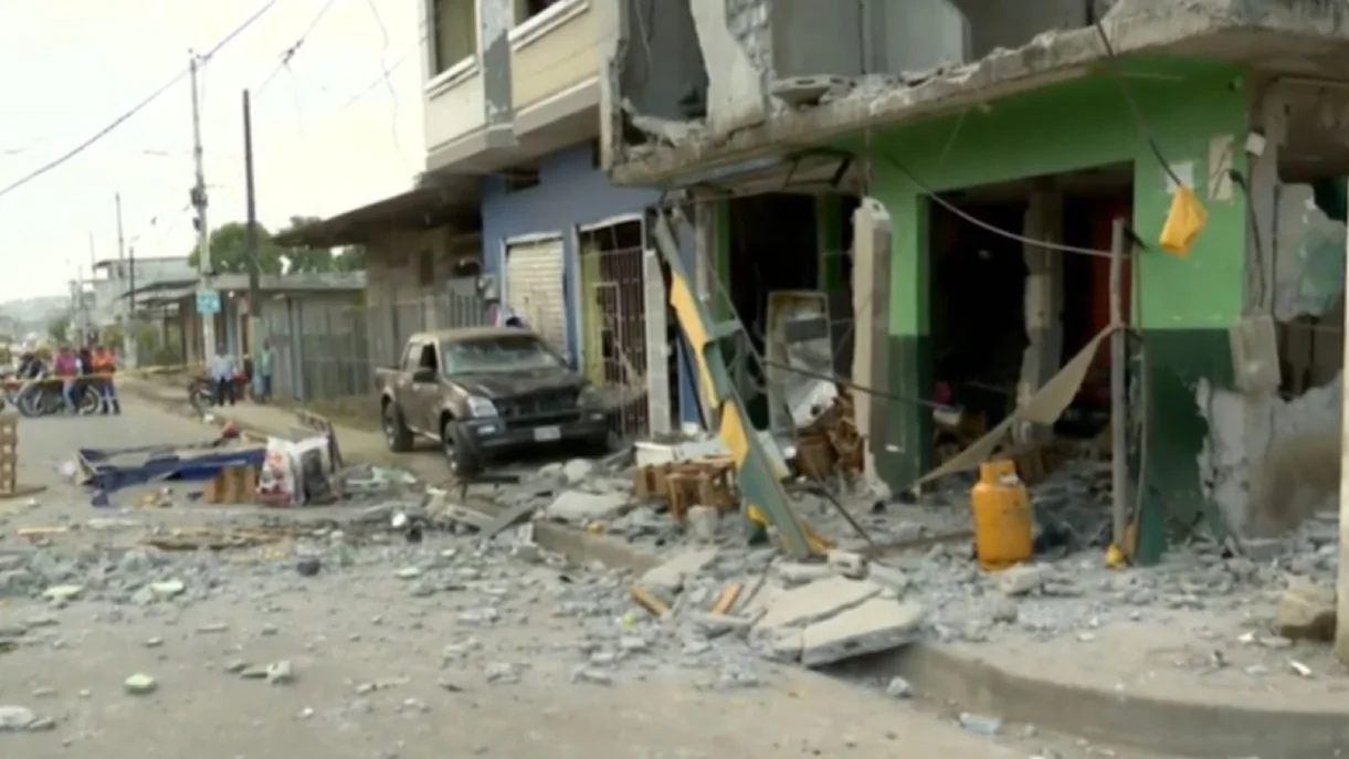 Explosiones por cilindros de gas dejan una vivienda destruida