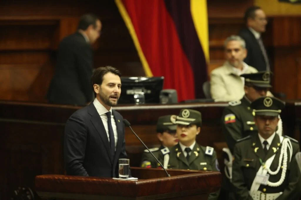 Niels Olsen suspende sesión de la Asamblea