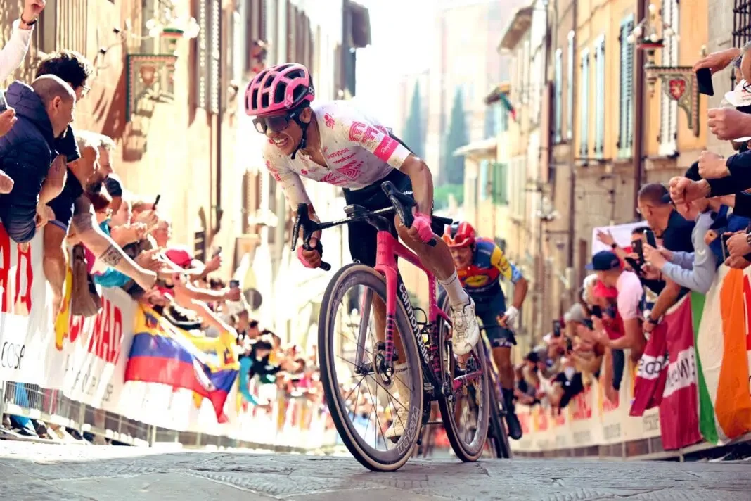 Richard Carapaz se eleva al cuarto del Giro de Italia