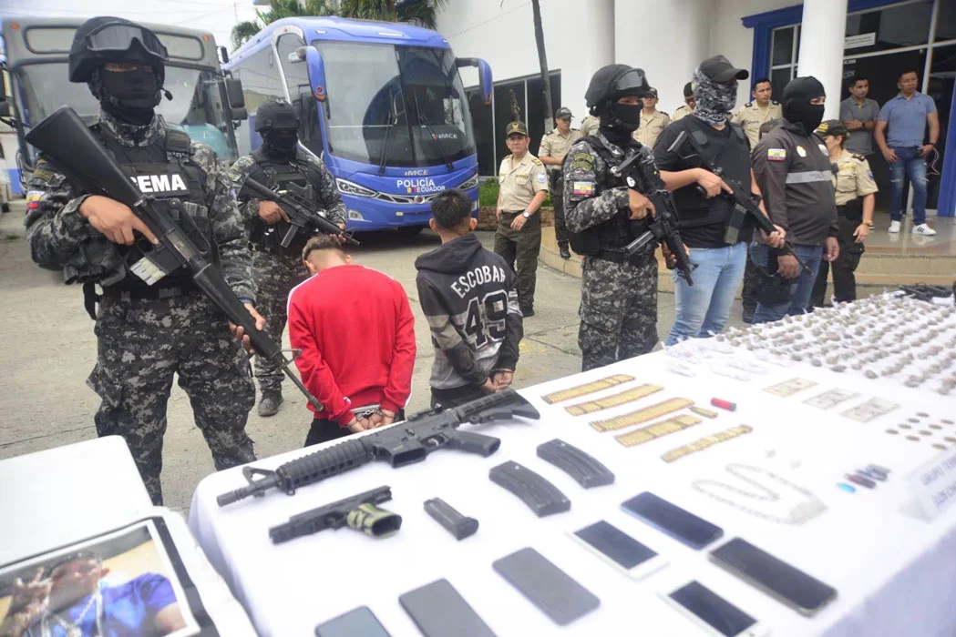 Militares decomisan armas y un cráneo humano en operativo